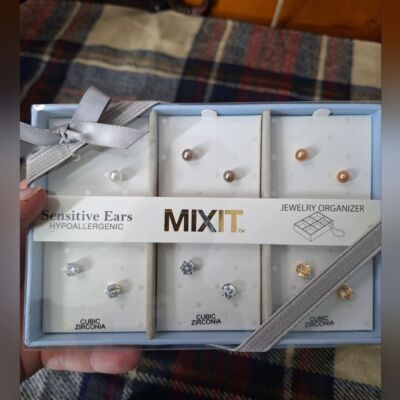 MIXIT JEWELRY GIFT SET WITH ORGANIZER BOX HYPOALLERGENIC EARRINGS