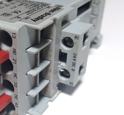 Allen Bradley 700S-CF440DJC Contattore relè di sicurezza bobina 24 Vdc - Foto 4 di 4