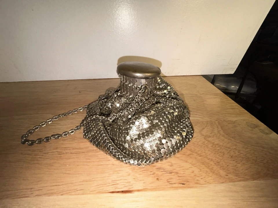 Bolsa de moedas vintage Whiting & Davis malha década de 1920 prata porta superior flappers bolsa 6” - Imagem 3 de 4