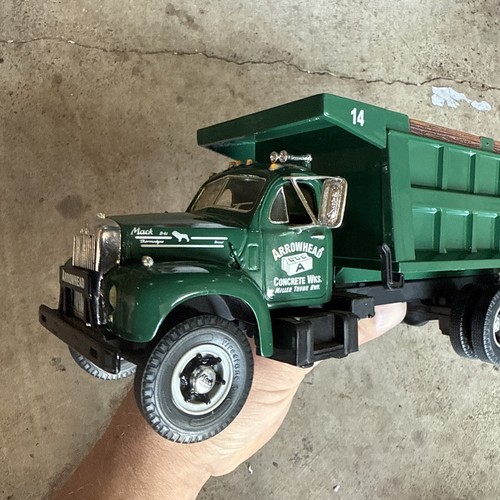 First Gear Mack B-61 Dump Truck 1:34 Scale Die-Cast Arrowhead Concrete Work - Picture 5 of 10