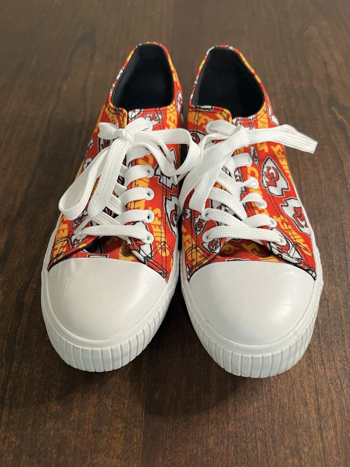 Zapatos de lona Kansas City Chiefs amarillos y rojos de caña baja para mujer talla 10 Foto 2 de 4