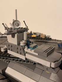LEGO 76042 Marvel Super Heroes: The SHIELD Helicarrier With Minifigures