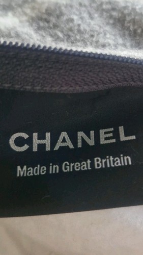 CHANEL CC LOGO CASHMERE WOOL BEIGE / GREY THROW PILLOW AS NEW COVERS INCLUDED - Picture 6 of 12
