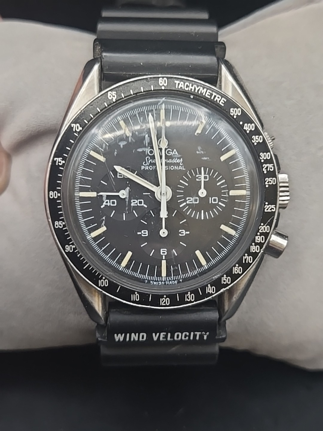 Black 42mm Professional CAL.861 Speedmaster Dial 1984 Omega Moonwatch - vintagewatches.pk