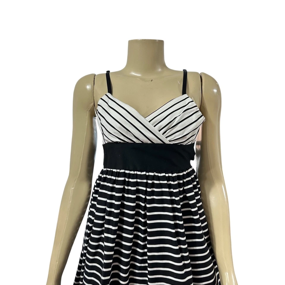 Top Babydoll Necessary Objects para mujer Y2K talla M monocromático a rayas negro Foto 3 de 4