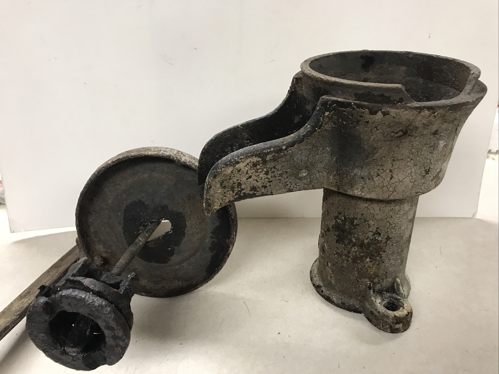 VINTAGE ANTIQUE BARNES MFG CO MANSFIELD OH CAST IRON HAND WELL WATER PUMP White? eBay