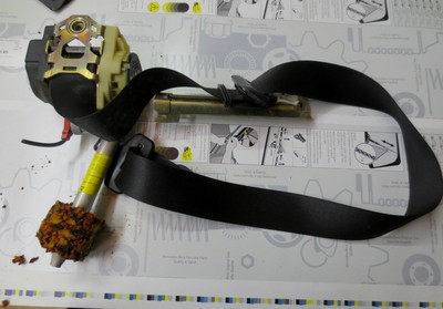 Mercedes W202 Gurt vorne rechts 2108600285