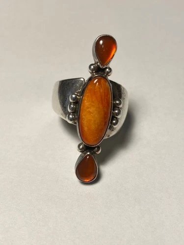 Ring .925 Sterling Silver Vintage - Unique design-Size 7 ish - Marked Sterling