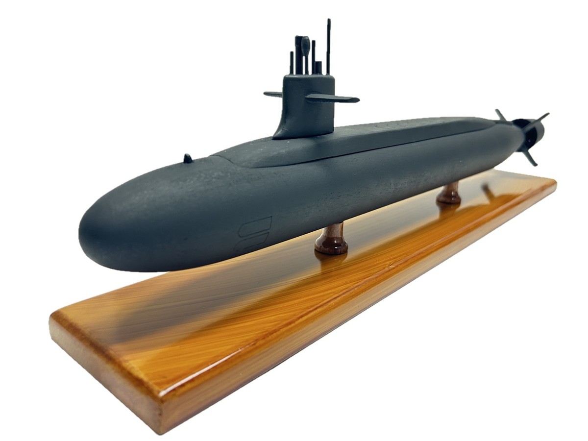  NAVY　SUBMARINE CORT SIZE3 USS Columbia Class SSBN-826 Navy Submarine Mahogany Wood Wooden