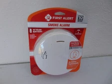 First Alert 10 Year Slim Smoke Detector Battery Powered Photoelectric New Sealed
