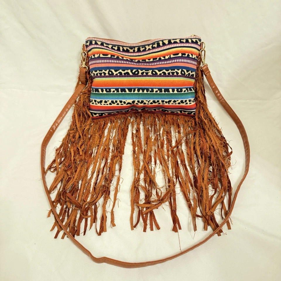 Cartera bandolera estilo Serape con flecos Foto 3 de 4