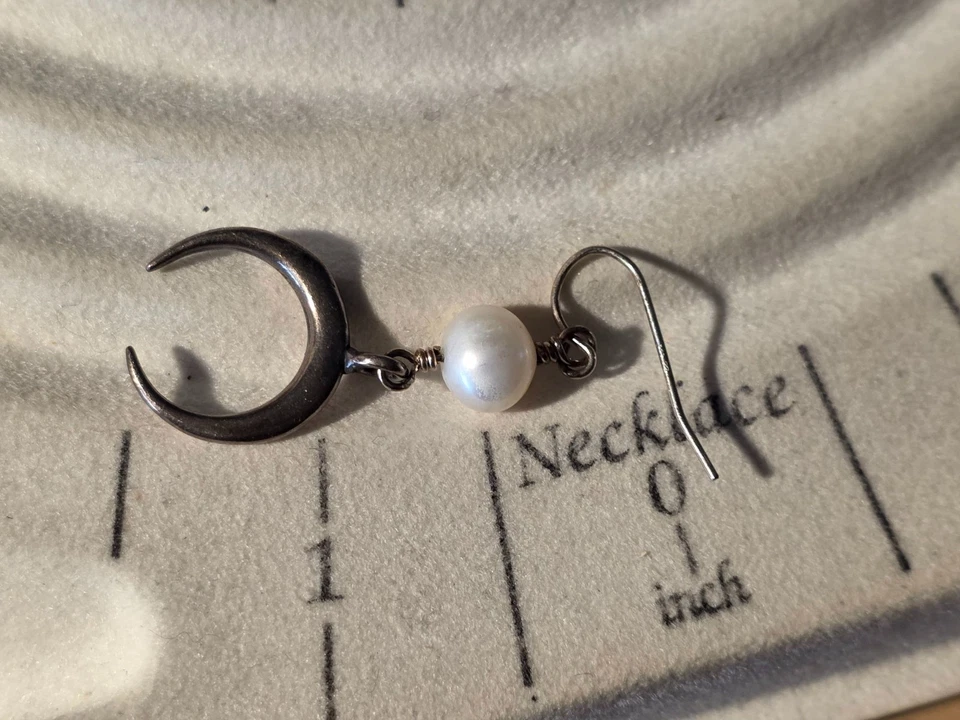 Pendientes colgantes de plata luna creciente y perlas Foto 2 de 3