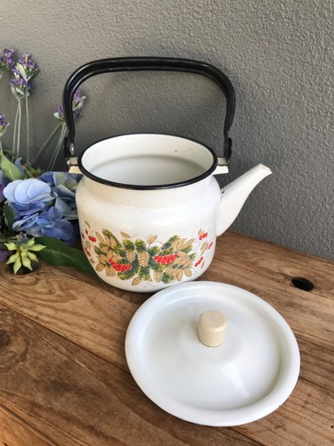 Vintage decorated enamel kettle or tea-pot in good condition./11 - Picture 11 of 14