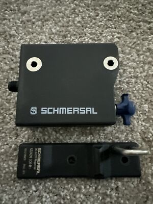 SCHMERSAL AZM300B-ST-1P2P Safety Door Interlock Switch Latch