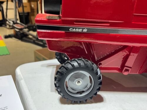 Case/IH 2388 Axial Flow Combine w 8 Row Corn Head Signed 1/16 by Scale Models - Picture 11 of 21