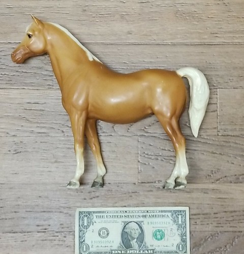 Breyer Horse Breyer #5 Hope Family Palomino Arabian Horse - Picture 2 of 3