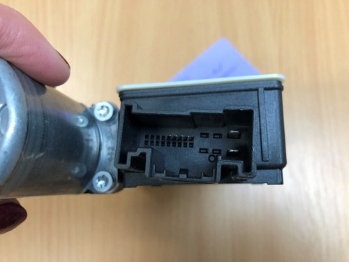 Genuine VW T-ROC Driver Door / Window Motor - 2Q1959406C - Picture 3 of 4