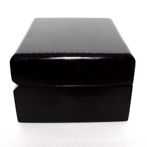 Pequeña caja de joyería de madera acolchada negra pata interior blanca/compartimento oculto - Imagen 6 de 7