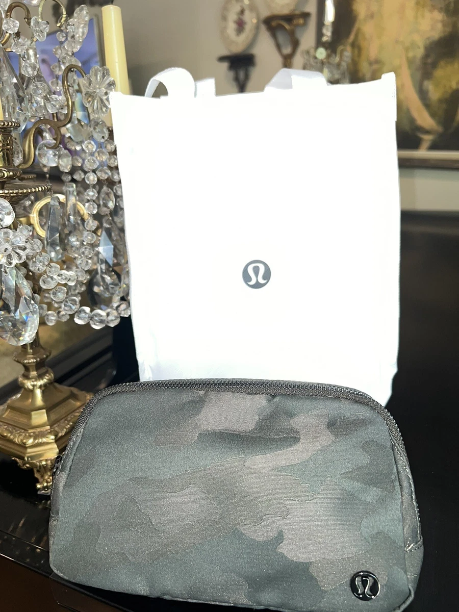 NWT Lululemon Everywhere Belt Bag Heritage Dark Green CAMO HTDG
