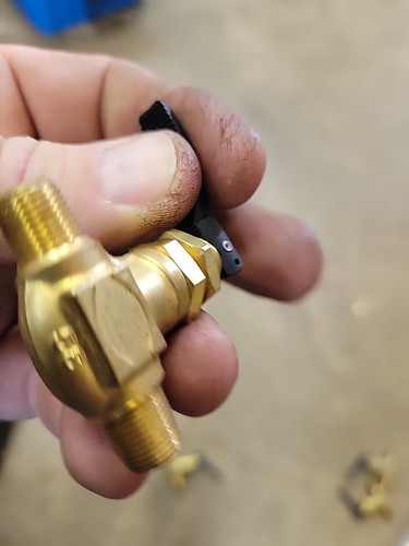 2 Hoke 1511M2B Brass Valve 1/8" Npt male - Picture 6 of 8