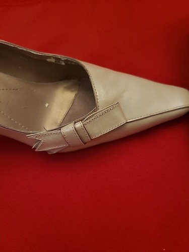 Liz Claiborne Flex Women's Size 8 M Leather Pumps W/Bow Detail - Picture 2 of 8