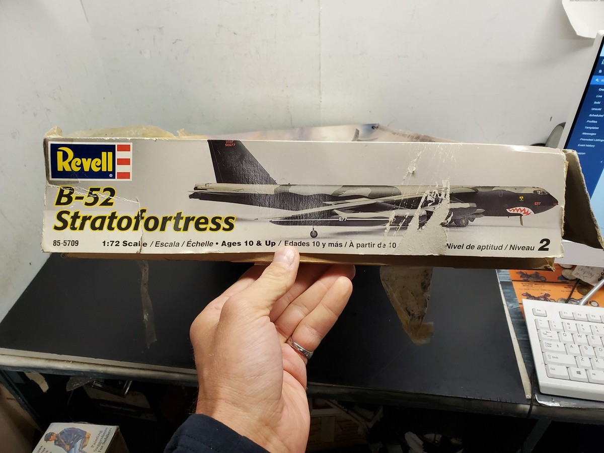 2004 Revell-Monogram B-52 Stratofortress 1:72 Scale Bomber Model
