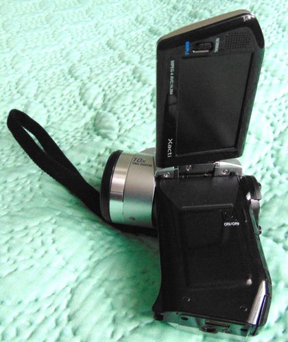 Sanyo VPC-HD1000 Full-HD-Camcorder (SD-Card, 10-Fach Opt. Zoom, 6,9 cm,voll) - Bild 6 von 10