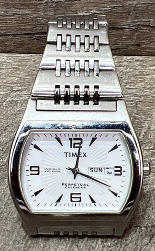 Timex Perpetual Calendar Herrenuhr Indiglo Edelstahl Silber Klassiker - ungeprüft