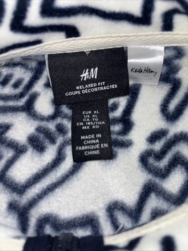 54 Keith Haring x H&M Cremallera Polar Chaqueta Pullover Azul Marino Blanco Garabato NUEVO - Imagen 5 de 12