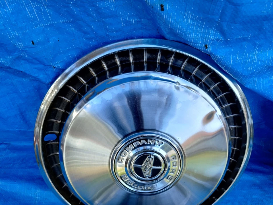 Juego de cubiertas de rueda tapacubos de 15" Ford E100 E150 E250 Van 957 1976-1991 D6UZ1130A Foto 3 de 4