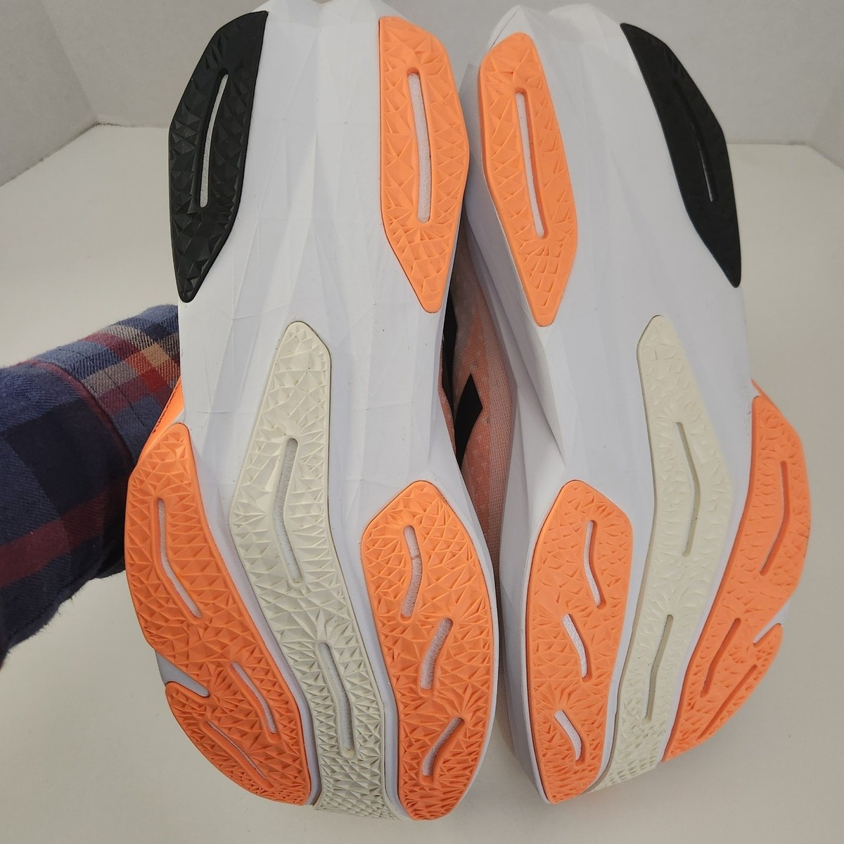 New Balance Fuelcell Rebel v4 White / Angora -- MFCXCN4 - US 12.5 New Balance Fuelcell Rebel v4 White / Angora -- MFCXCN4 - US  main image 2