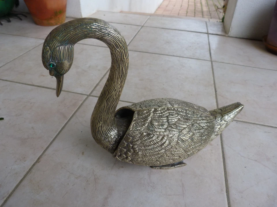 GRAND CYGNE ANCIEN EN LAITON MASSIF. AILES MOBILES. VIDE POCHE OU AUTRE. - Photo 3/4
