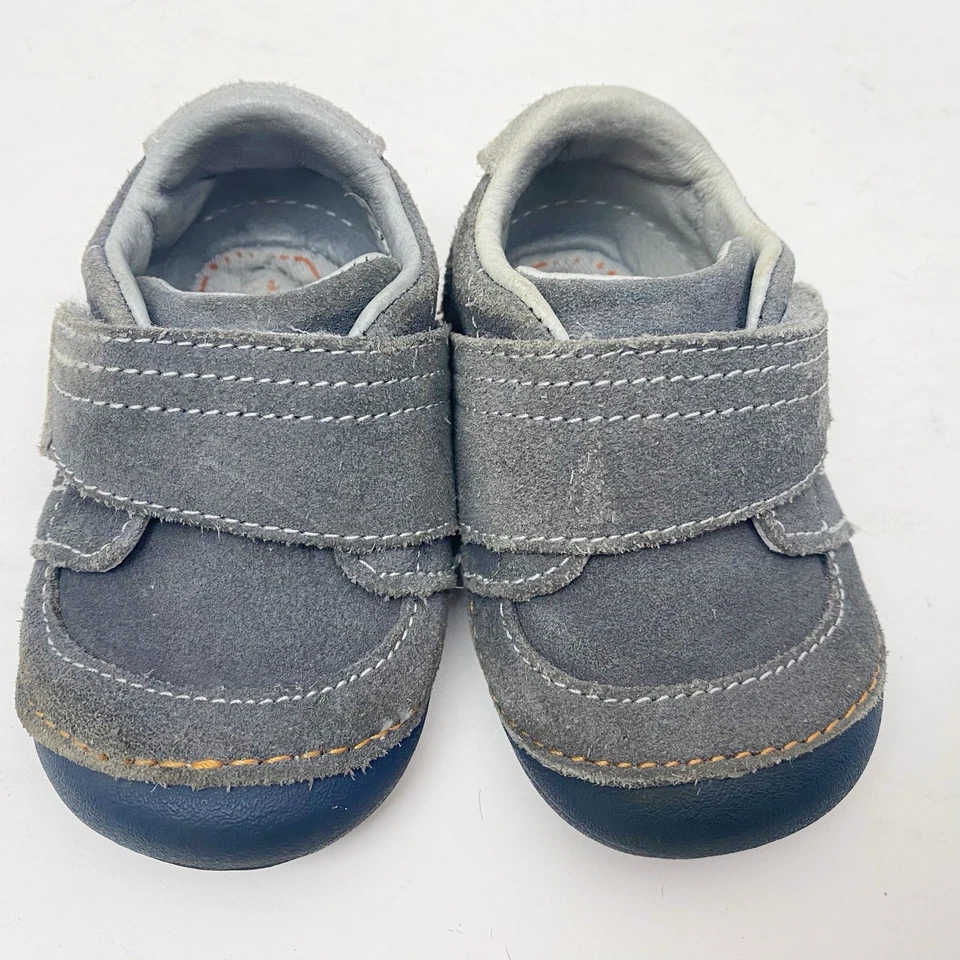Zapatilla deportiva Stride Rite Kellen gris gamuza niños talla 4M Foto 2 de 4