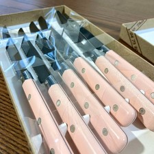 Set de 6 couteaux à steak – Coutellerie Chambriard Thiers – inox, manches rose