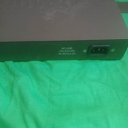 D-Link DSS-16+ 16-Port 10/100 Unmanaged Rackmount Ethernet Switch 3.2Gbps TESTED - Picture 2 of 4