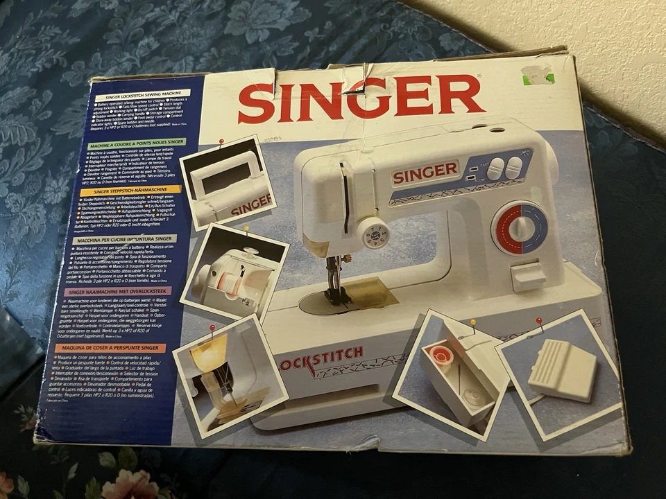 Vintage Singer Lockstitch Childs Sewing Machine In Box For Parts READ - Image 3 of 4