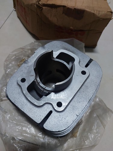 SUZUKI TRS-TRS118-TRS PRO CYLINDER ALUMINUIM GENUINE NOS JAPAN P/N 11210-39331 - Picture 10 of 11