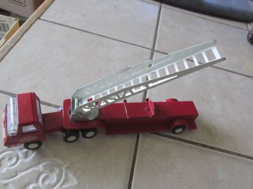 Vintage 1970's Mini Tonka Toy Fire Truck with Ladder Good Condition - Picture 2 of 6