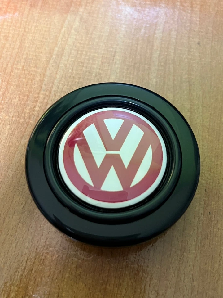 Botón de bocina roja con logotipo VW para volante SPARCO OMP NARDI Foto 3 de 4