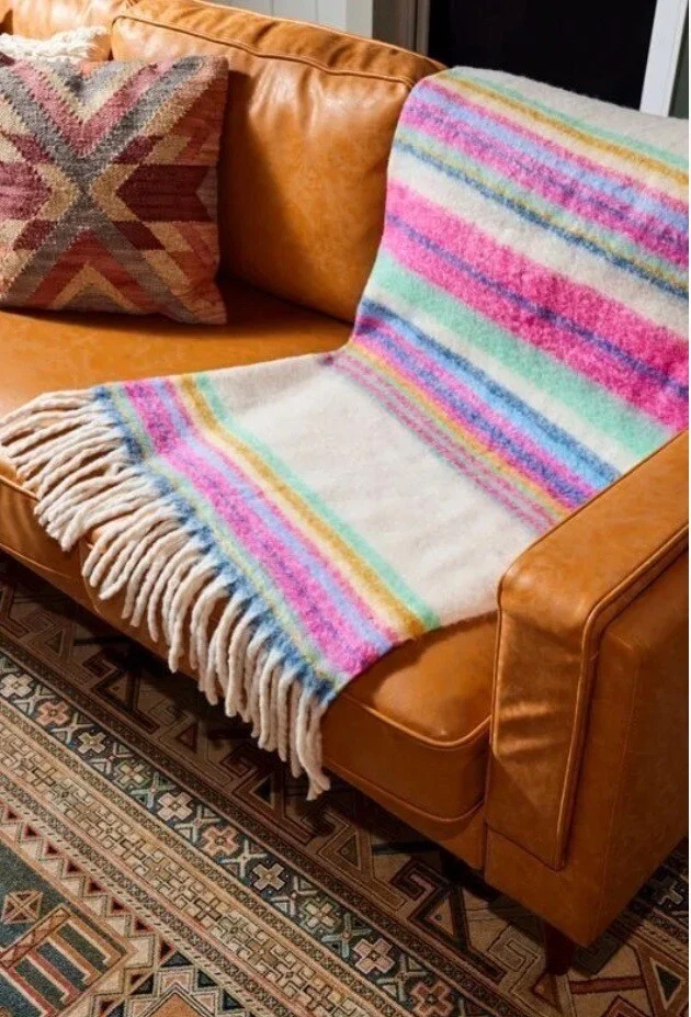 Manta FREE PEOPLE Flecos Skye Rosa Azul Blanco Rayas ENVÍO GRATIS Foto 3 de 4