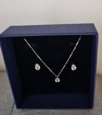 【未使用】Swarovski Stilla Attract セット Swarovski Stilla Attract Set, Pear Cut, Rhodium Plated (5569174