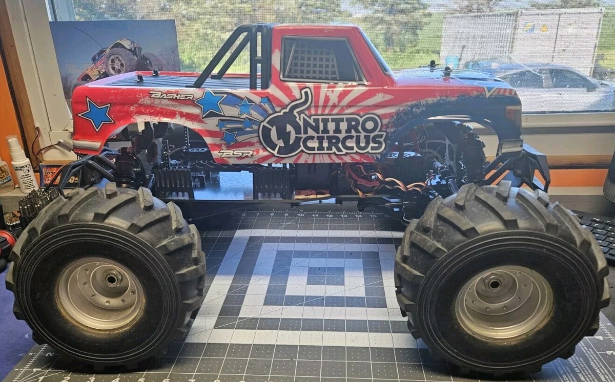 Hobby King Nitro Circus 1:8 Scale Basher Monster truck Rare