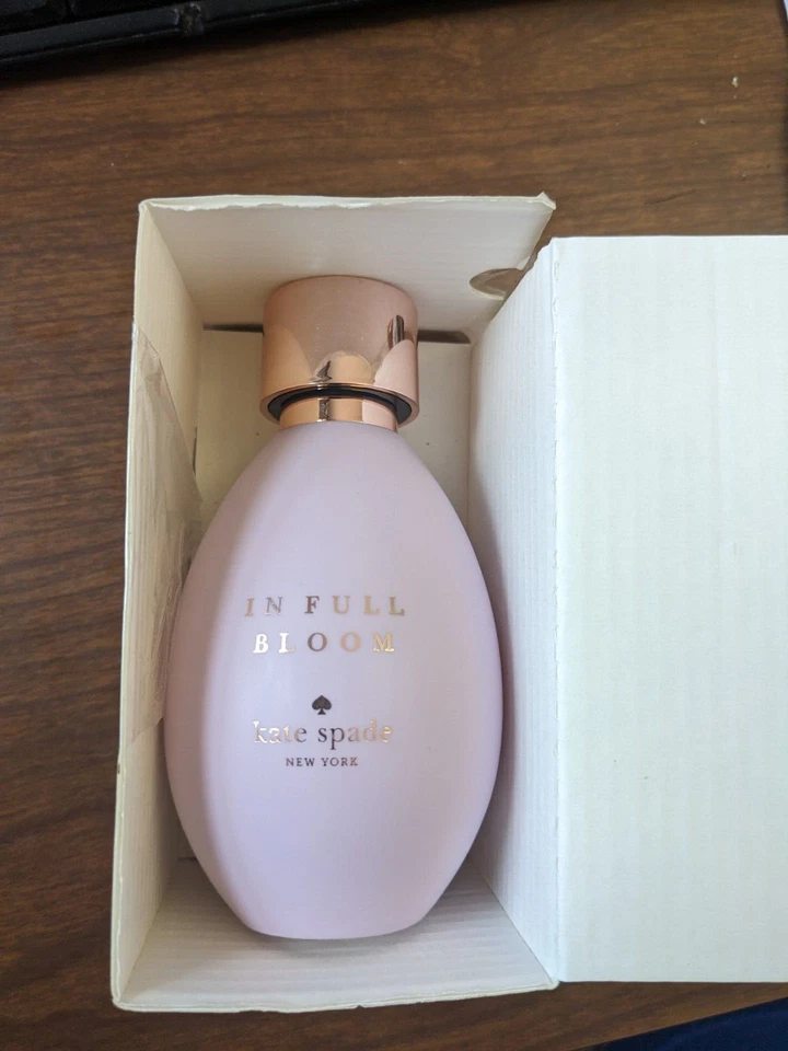 Loción corporal para mujer In Full Bloom de Kate Spade 6,8 oz Foto 2 de 2