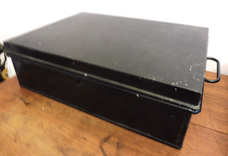 ANTIQUE /VINTAGE TWIN HANDLED METAL DEED STORAGE BOX WITH LOCK