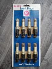 AC Spark Plugs R44TS 8 Pack GM Delco Green Fire Ring 5613773 Vintage NOS 