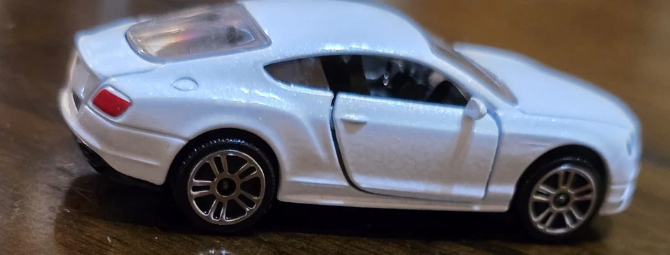 3-дюймовый Bentley Continetial масштаб 1:64 GT v8 S Majorette белый автомобиль открывающиеся двери - Изображение 3 из 4