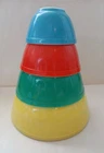 Vintage Set of 4 Pyrex Primary Colors Nesting Mixing Bowls