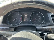 Speedometer Cluster MPH ID 561920960D Fits 15-19 PASSAT 825458