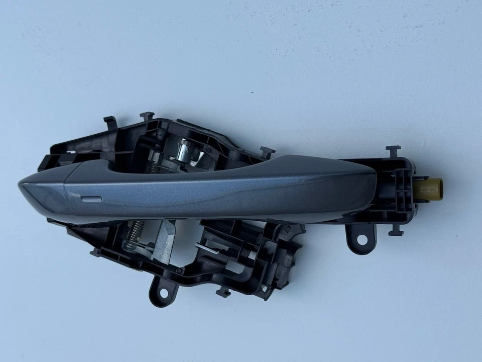 2018-2021 Volkswagen Tiguan Front Right Passenger Side Door Handle OEM - Image 4 of 4