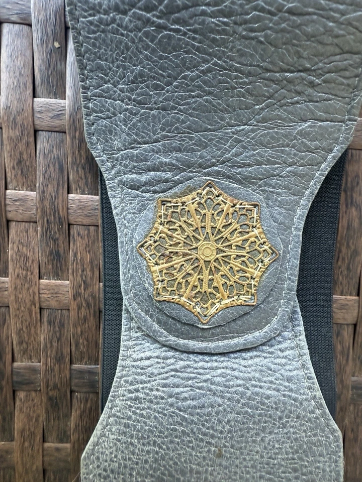 Cinturón de cuero Nyovee para RK. Muestra de filigrana de latón mediana grande OFERTA Foto 4 de 4